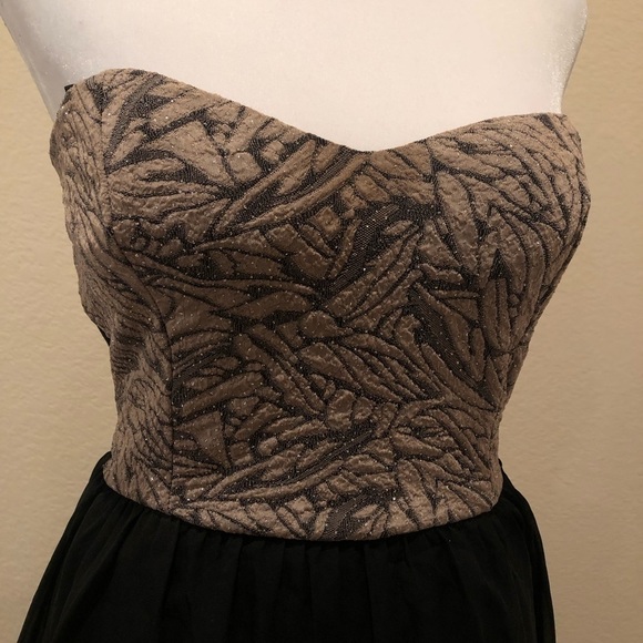 Elegant High Low Sleeveless Dress - Picture 2 of 4